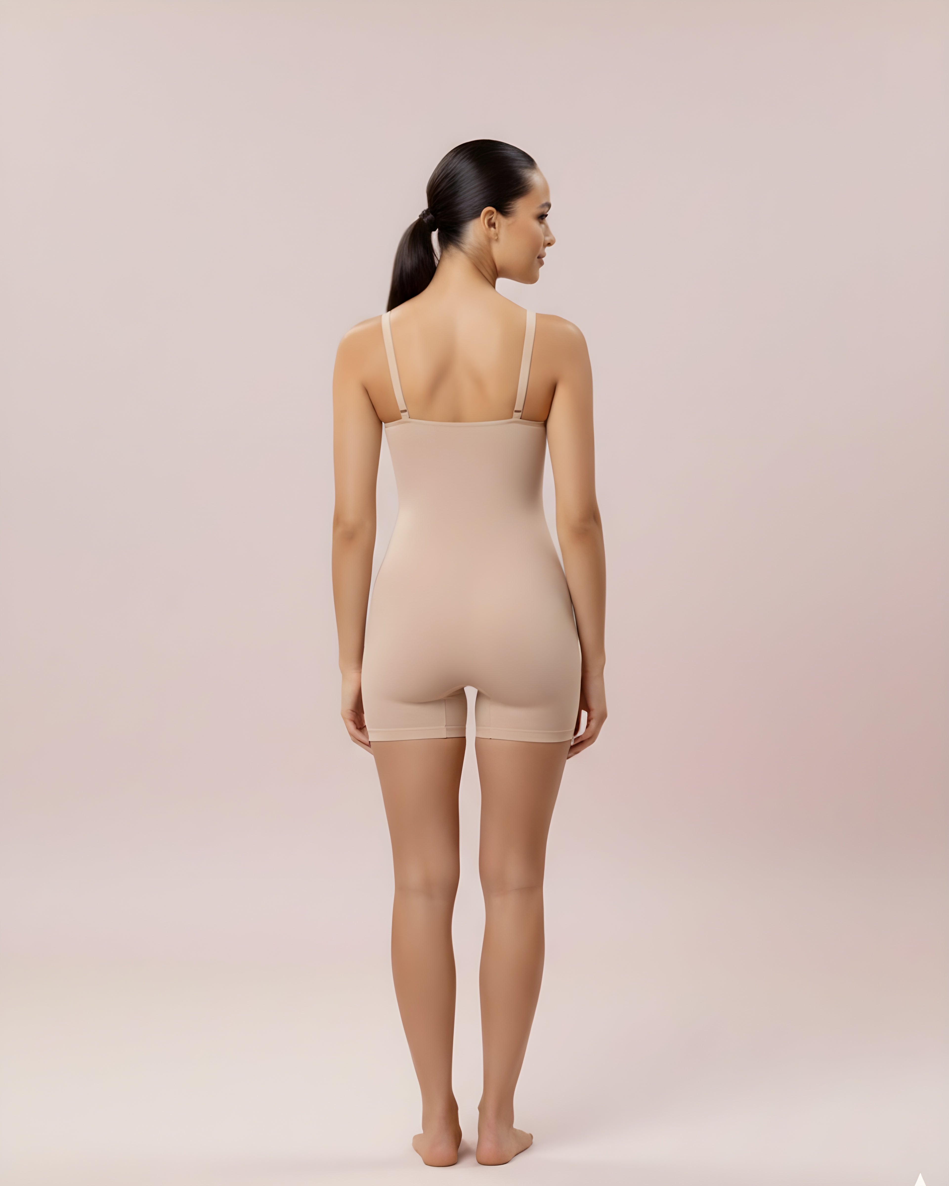 360° smooth back ||| Seamless fabric hugs the back, hips and thighs for a clean, line-free finish under any outfit.