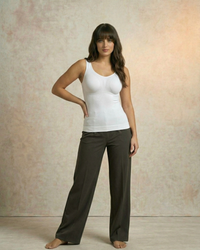 Slim & Lift in 10sec ||| Smooths lower tummy, hips and thighs while the high waistband cinches your waist for a sleek side profile.